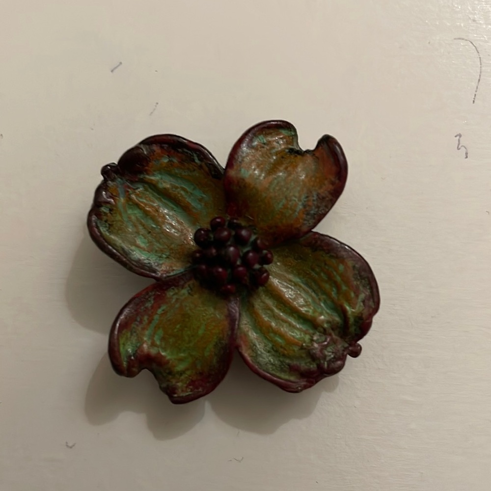 Cast floral pin or pendant